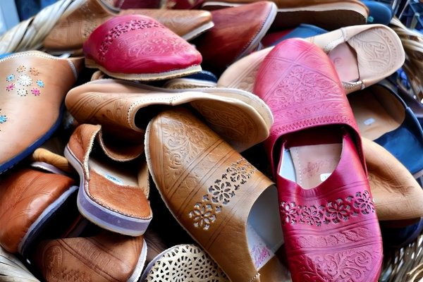 Pantoufle cuir : le confort stylé qui vous attend à la maison